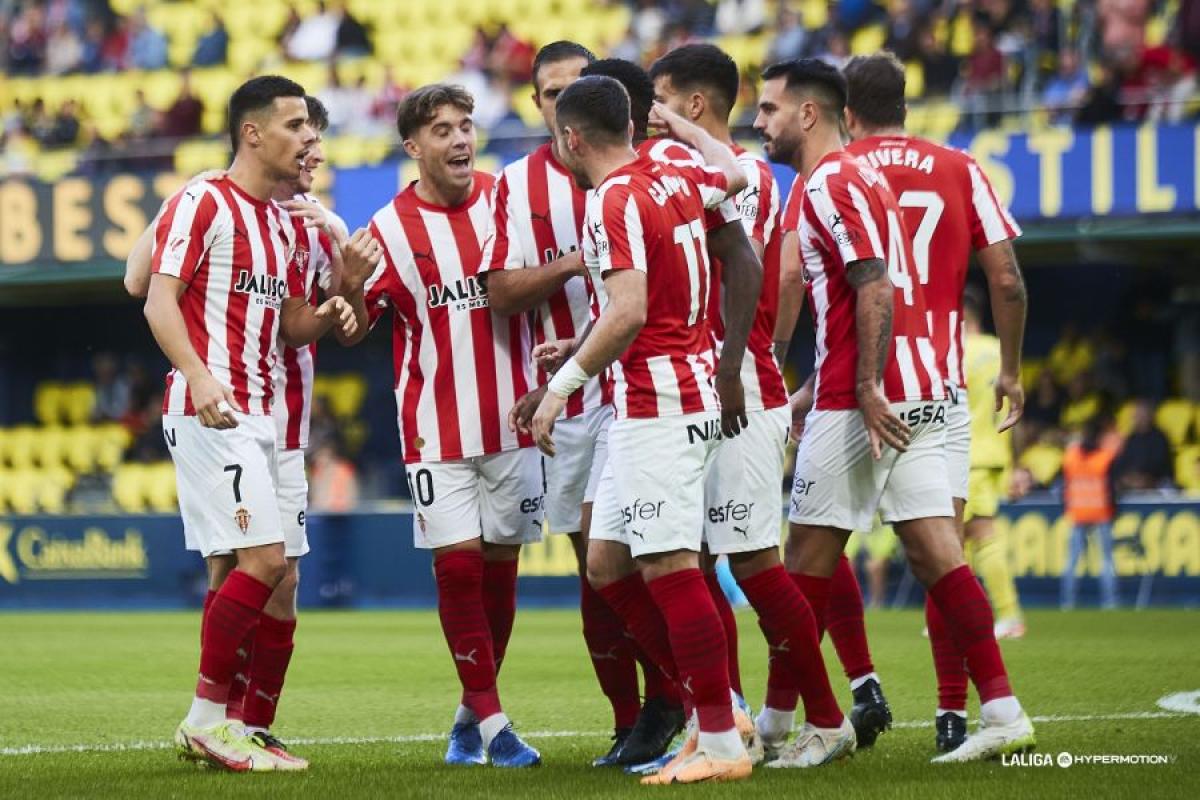 Jugadores del Real Sporting de Gijón celebrando un gol ante el Villarreal B. Fuente: Real Sporting de Gijón.