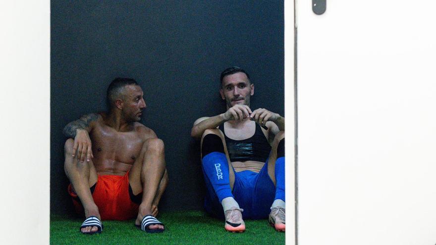 Santi Cazorla y Lucas Pérez tras el Real Oviedo - RC Deportivo de La Coruña. Fuente: Relevo.