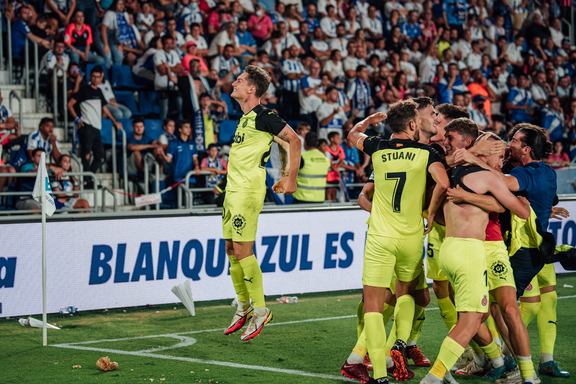Jugadores del Girona FC celebrando el ascenso a Primera División en la temporada 2021/22. Fuente: Girona FC.